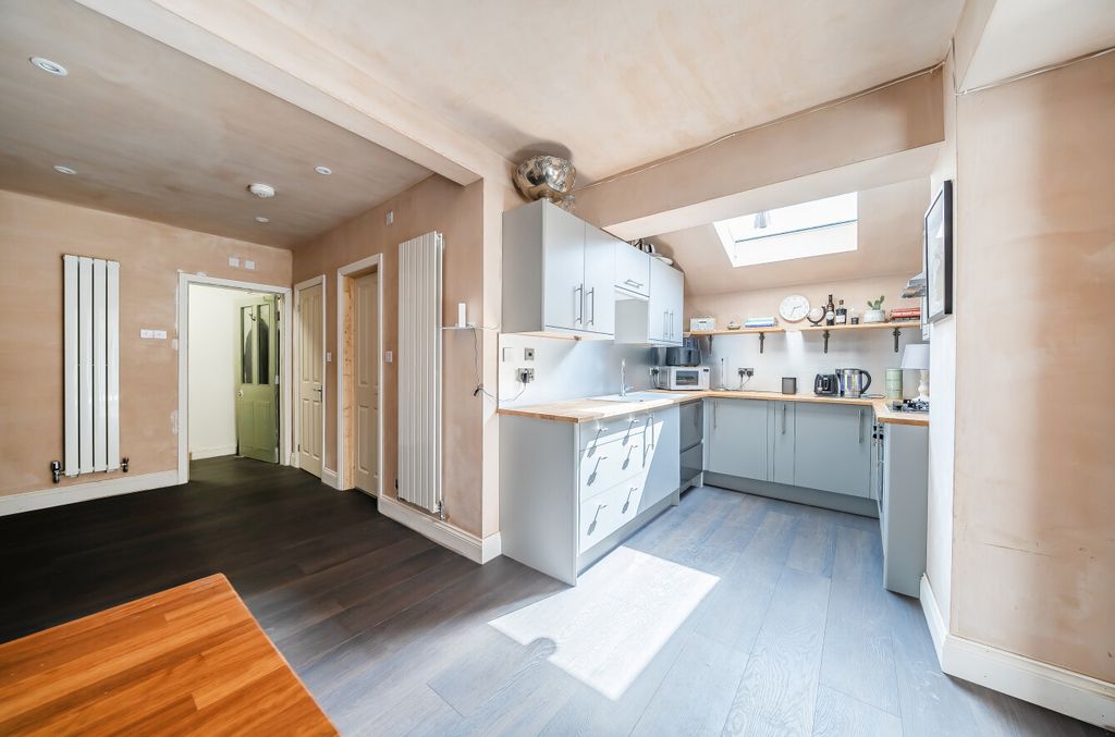 Property photo 3 of 15 1456571-12-69Fb52...