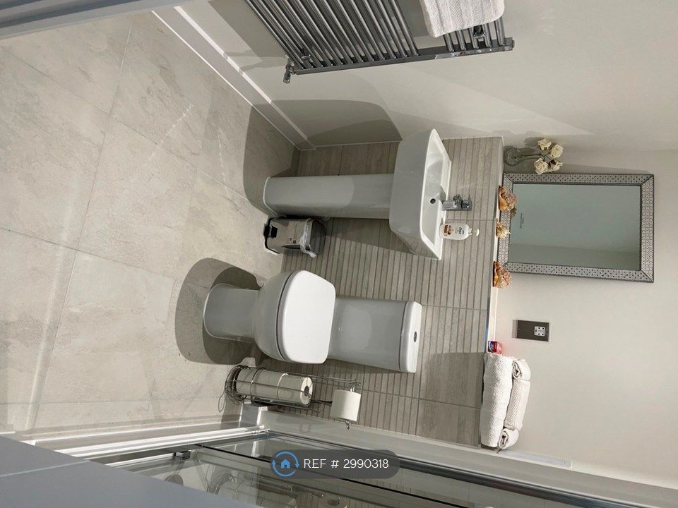 Property photo 3 of 15 Bathroom