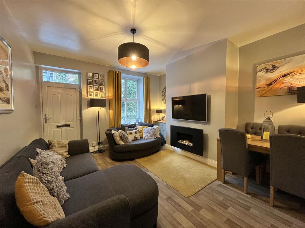 Property photo 2 of 14 Lounge