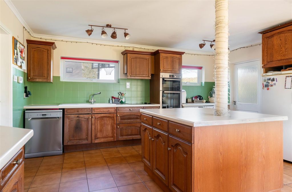 Property photo 2 of 76 Kitchen-8.Jpg