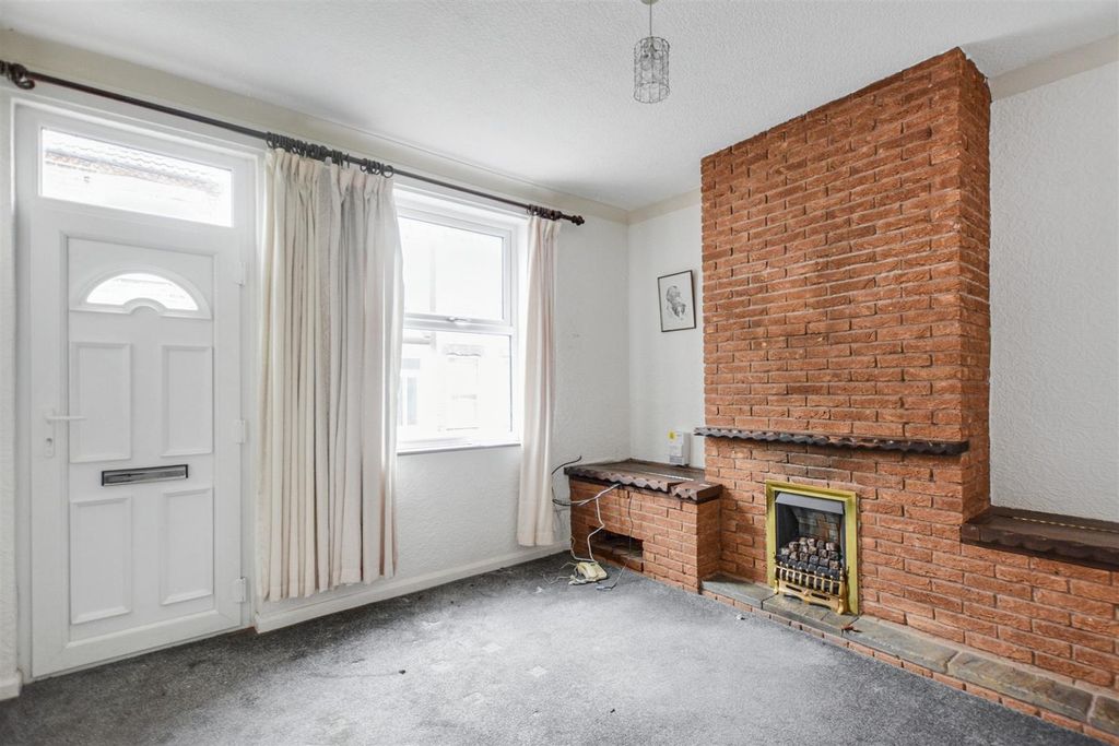 Property photo 3 of 18 Lounge_1.Jpeg