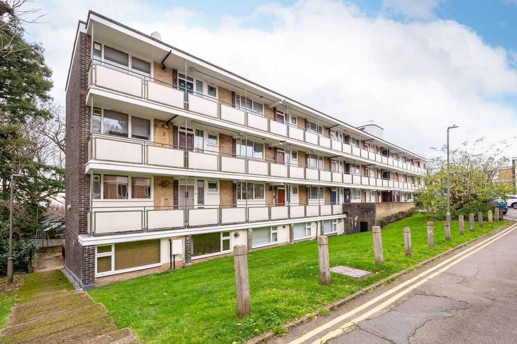 Property photo 2 of 8