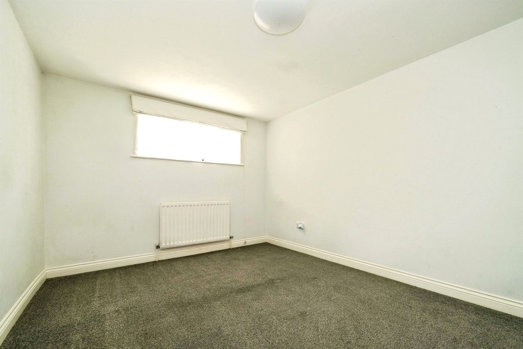 Property photo 3 of 10 Bedroom