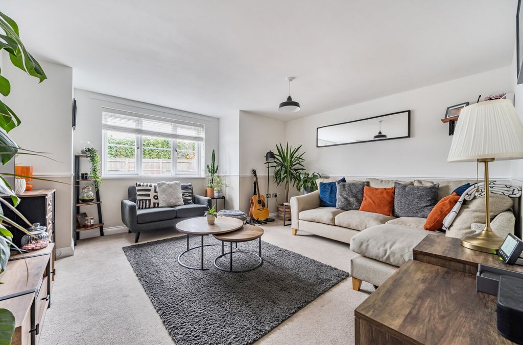 Property photo 2 of 16 1372393-17-690E14...