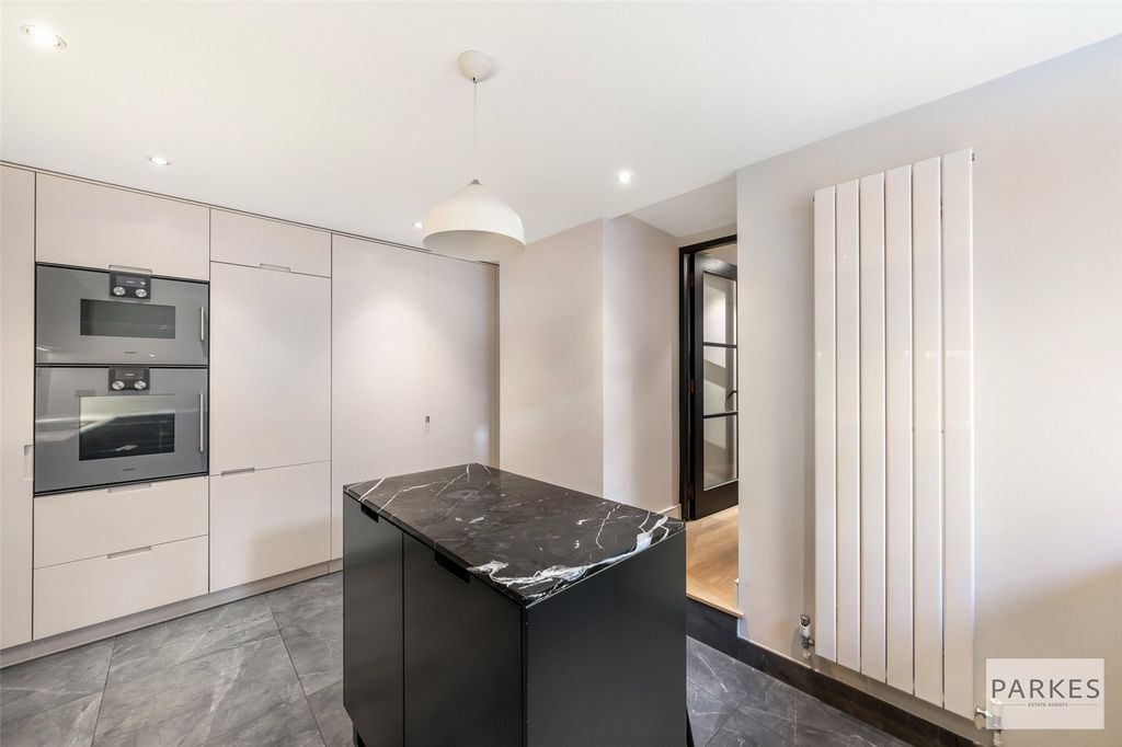 Property photo 3 of 17 Picture No. 11