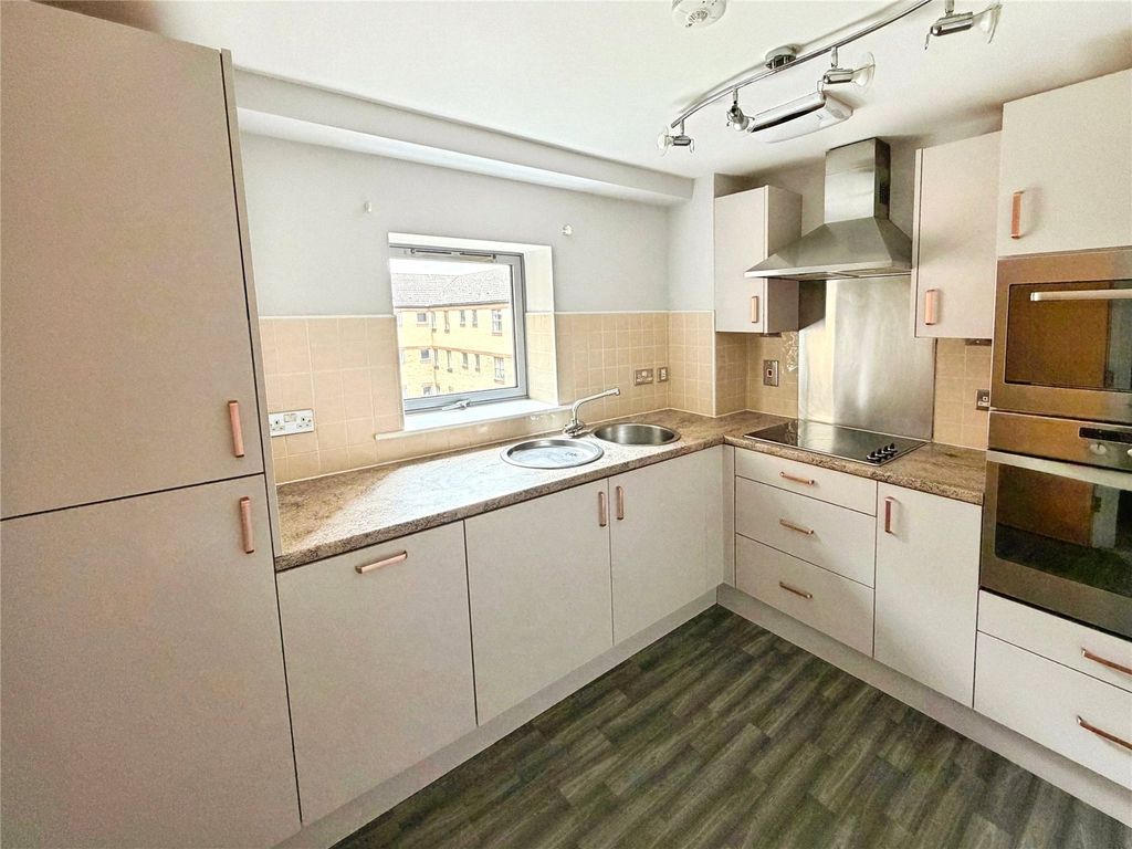 Property photo 2 of 11 Kitchen