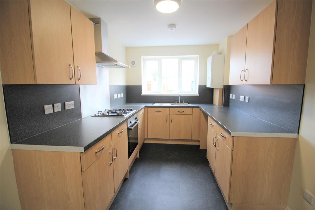 Property photo 2 of 11 Kicthen
