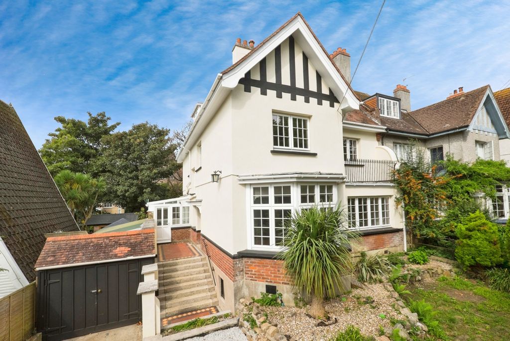 Property photo 3 of 32 Photo