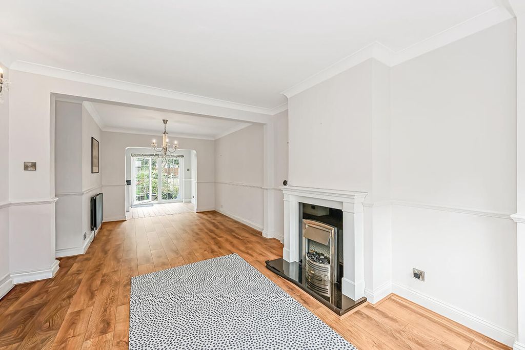 Property photo 3 of 18 Living Room