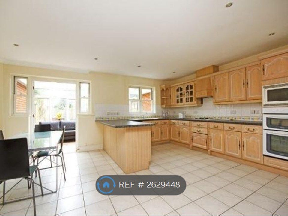 Property photo 2 of 10 Kitchen