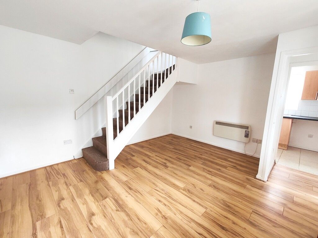 Property photo 3 of 8 108 Lettings
