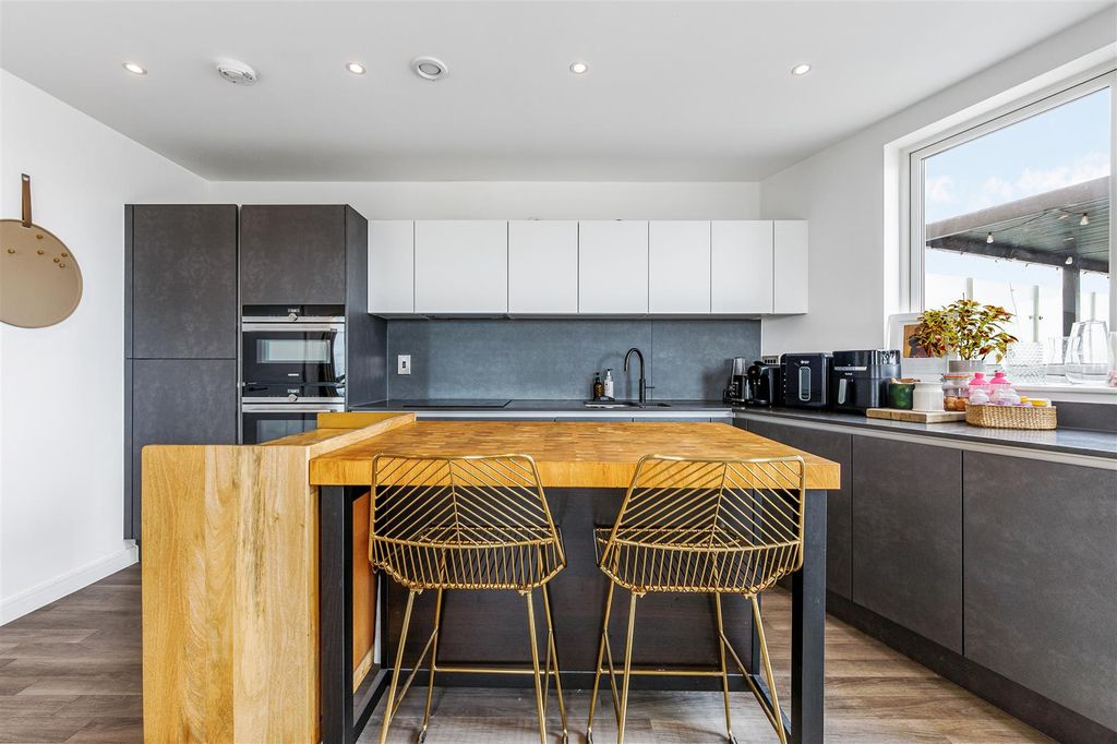 Property photo 1 of 18 Wiltshire House-6.Jpg