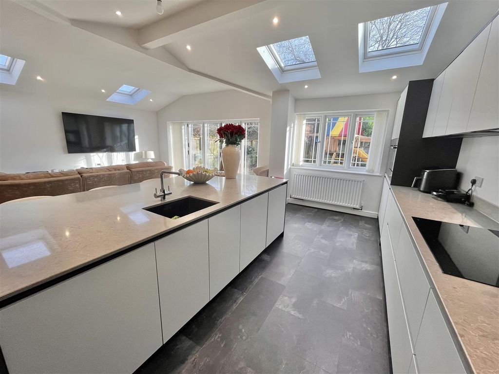 Property photo 2 of 23