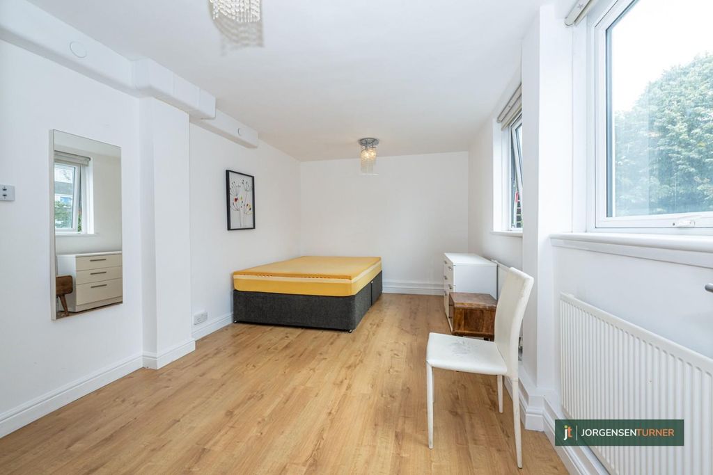 Property photo 2 of 12 Shackleton Court 8-012 Lr - Jt.Jpg