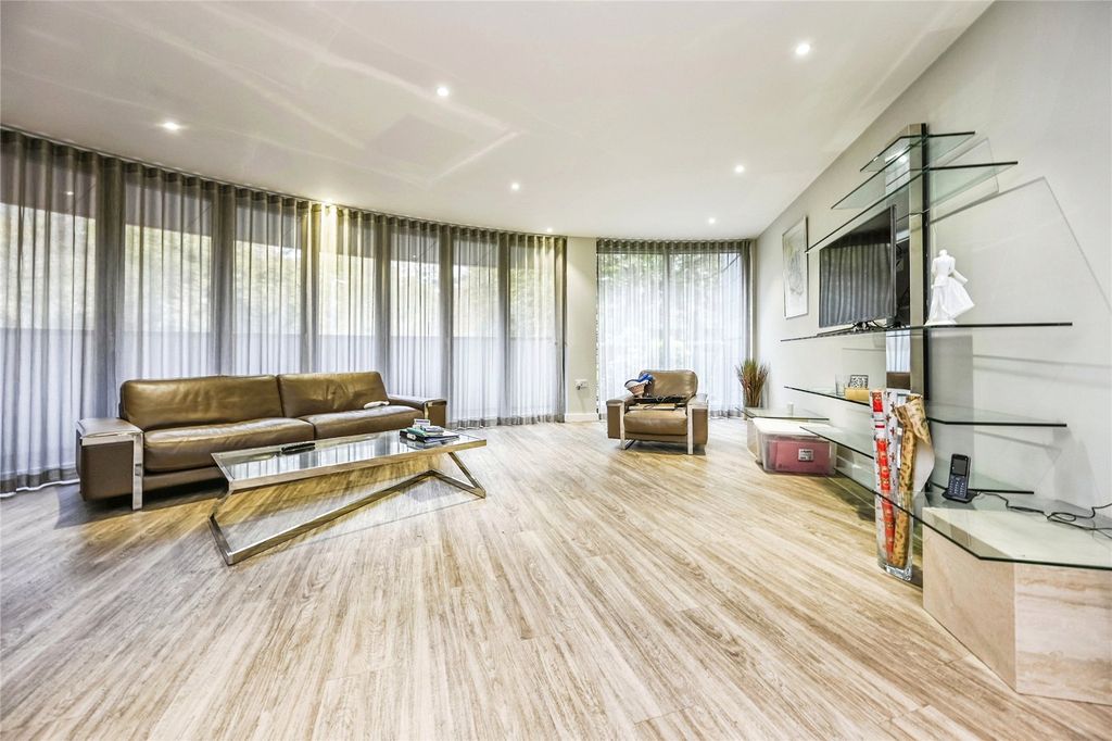 Property photo 2 of 18 Picture No. 09