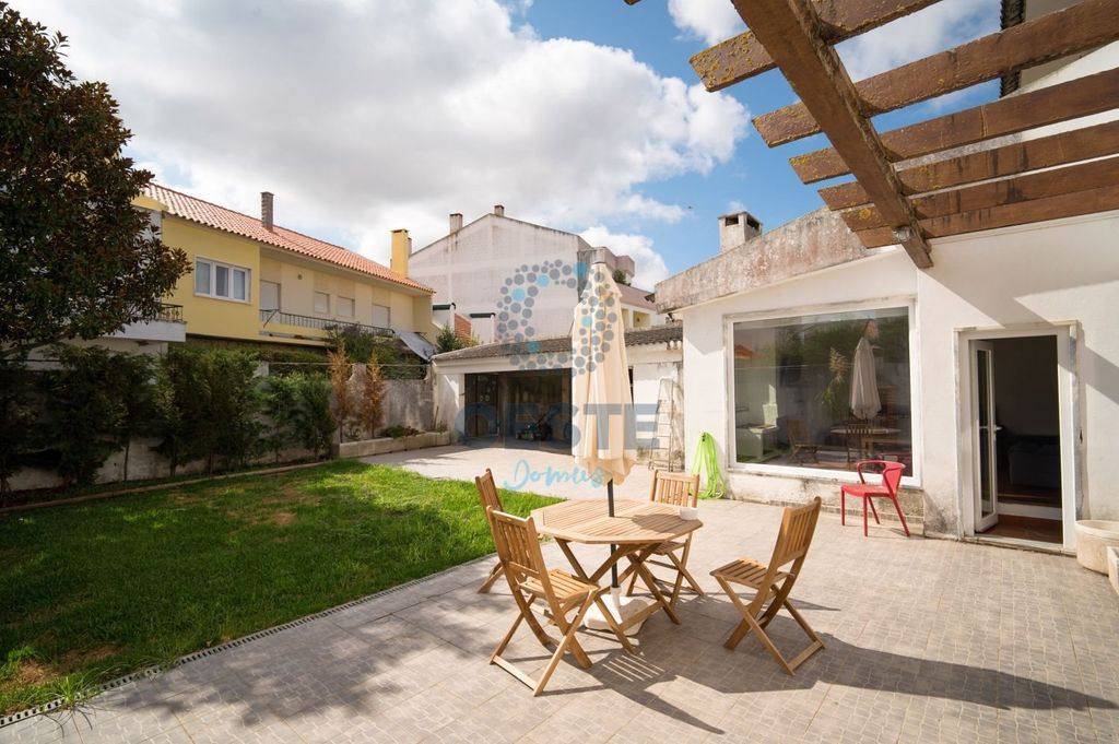 Property photo 1 of 35 T5 Housing With Yard, Barbecue Area And Outdoor Space, In The Centre Of Bombarral