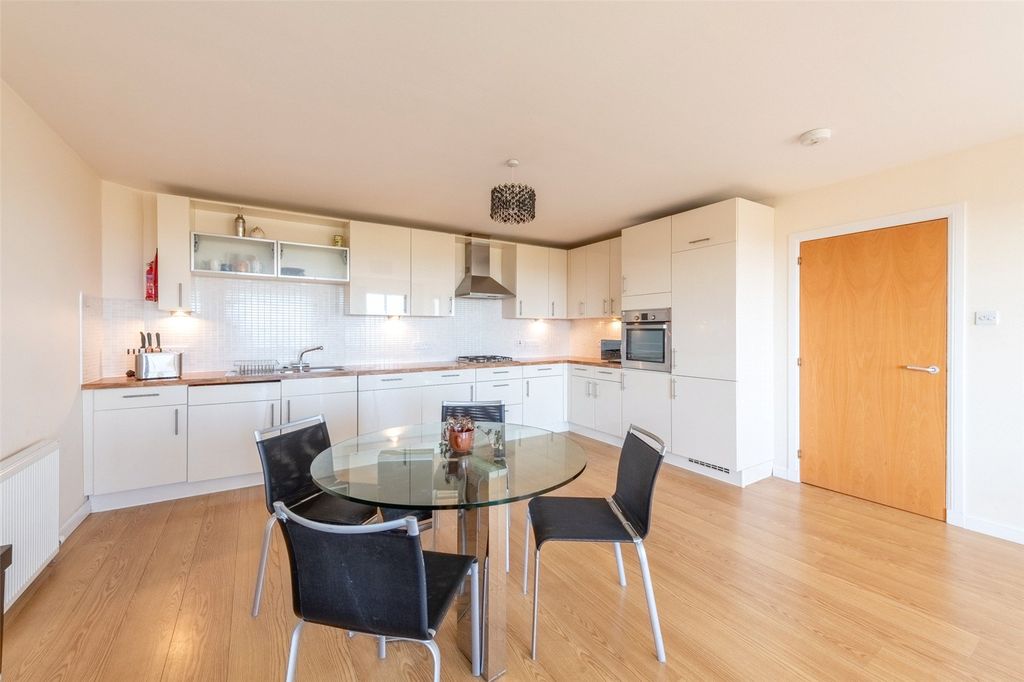 Property photo 3 of 24 Midstocket View