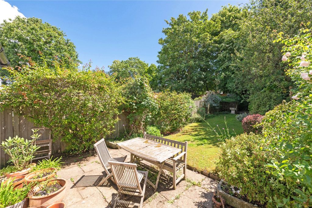 Property photo 3 of 11 Garden