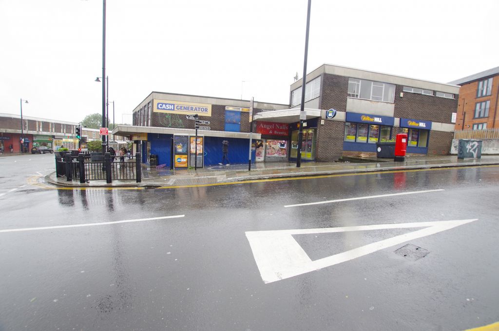 Property photo 1 of 13 3 Hall Road Armley  Leeds Ls12 1Uz