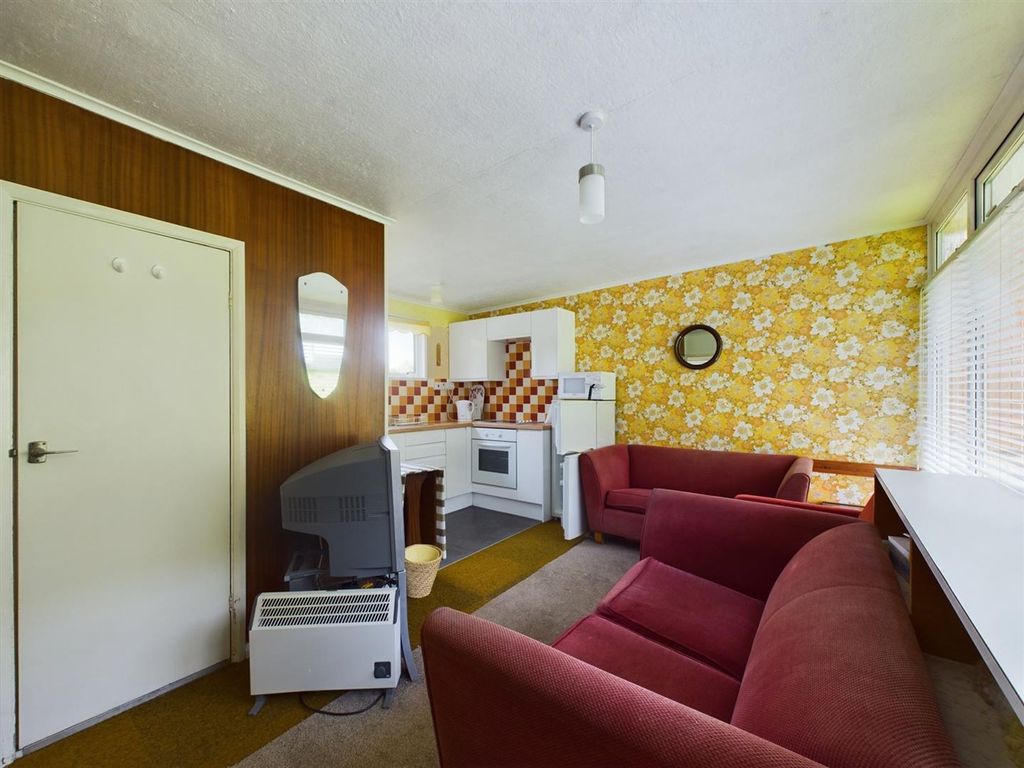 Property photo 2 of 12 Cam02546G0-Pr0190-Still004.Jpg