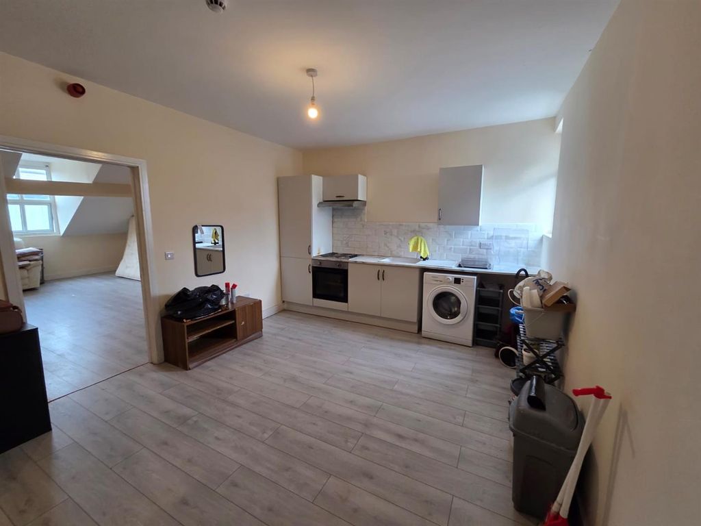 Property photo 2 of 4 244 High St 2.Jpeg