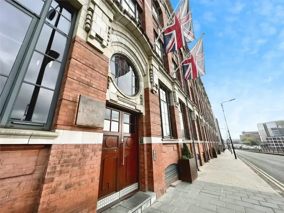 Property photo 1 of 8 Webp