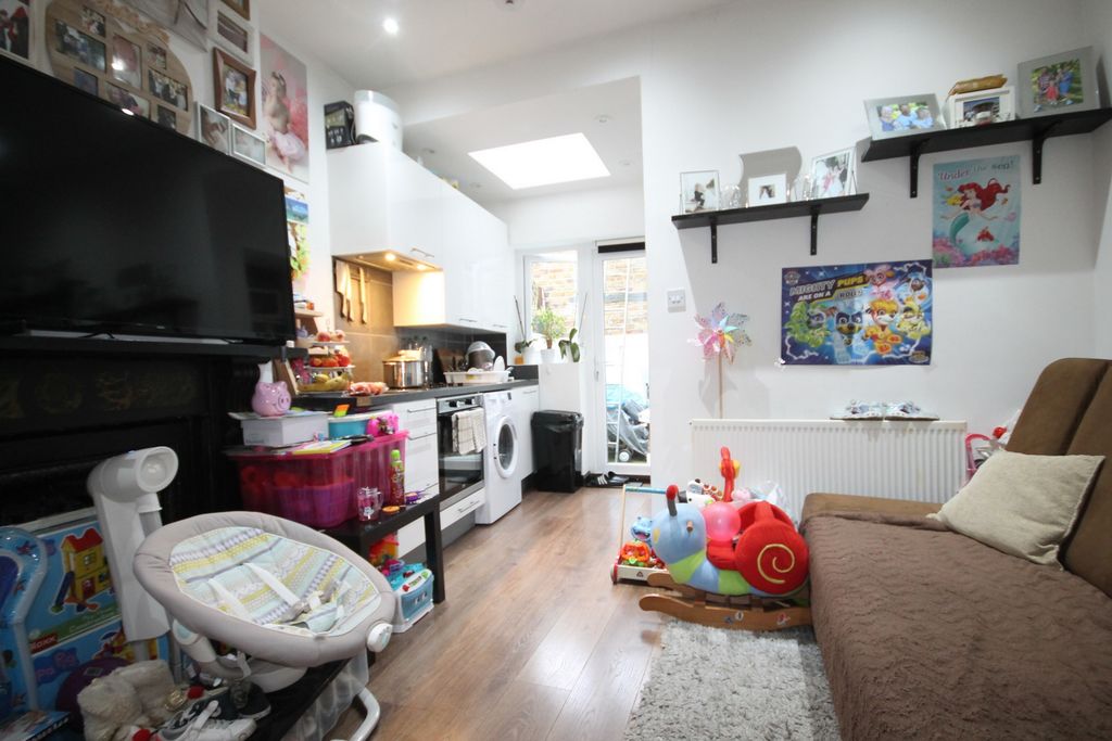 Property photo 2 of 4 Reception