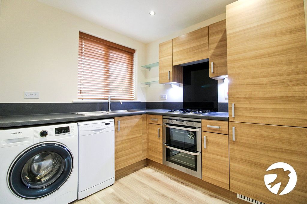 Property photo 3 of 11 Kitchen