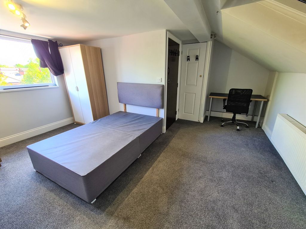 Property photo 3 of 6