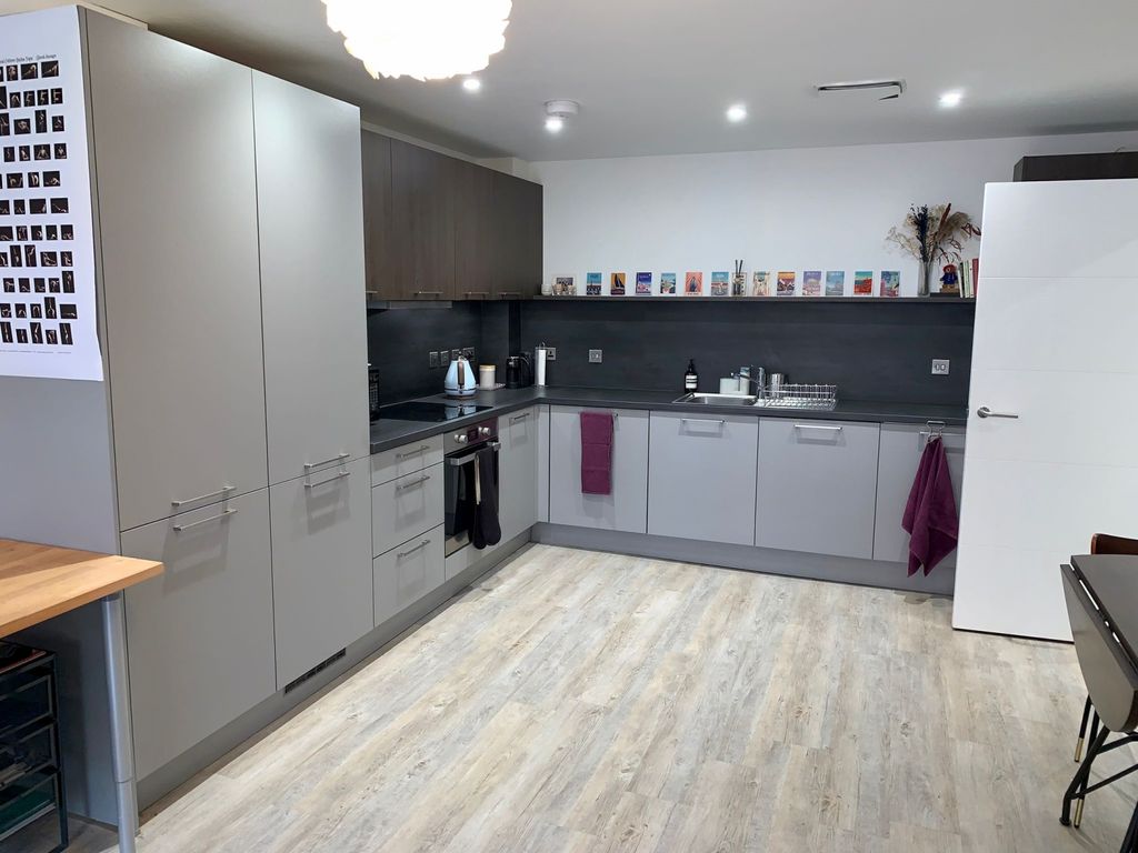 Property photo 2 of 7 Kitchen1