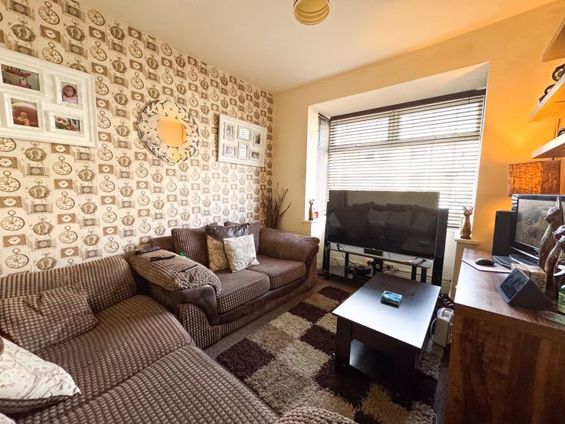 Property photo 3 of 13 Lounge