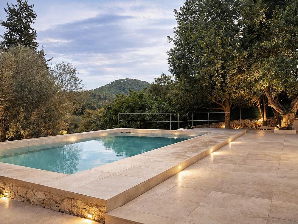 Property photo 1 of 34