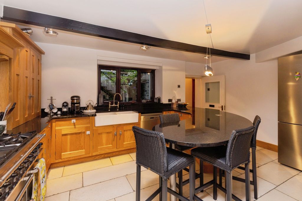 Property photo 3 of 15 Kitchen