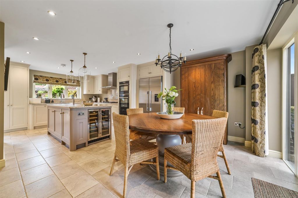 Property photo 2 of 19 Kitchen/Dining Room