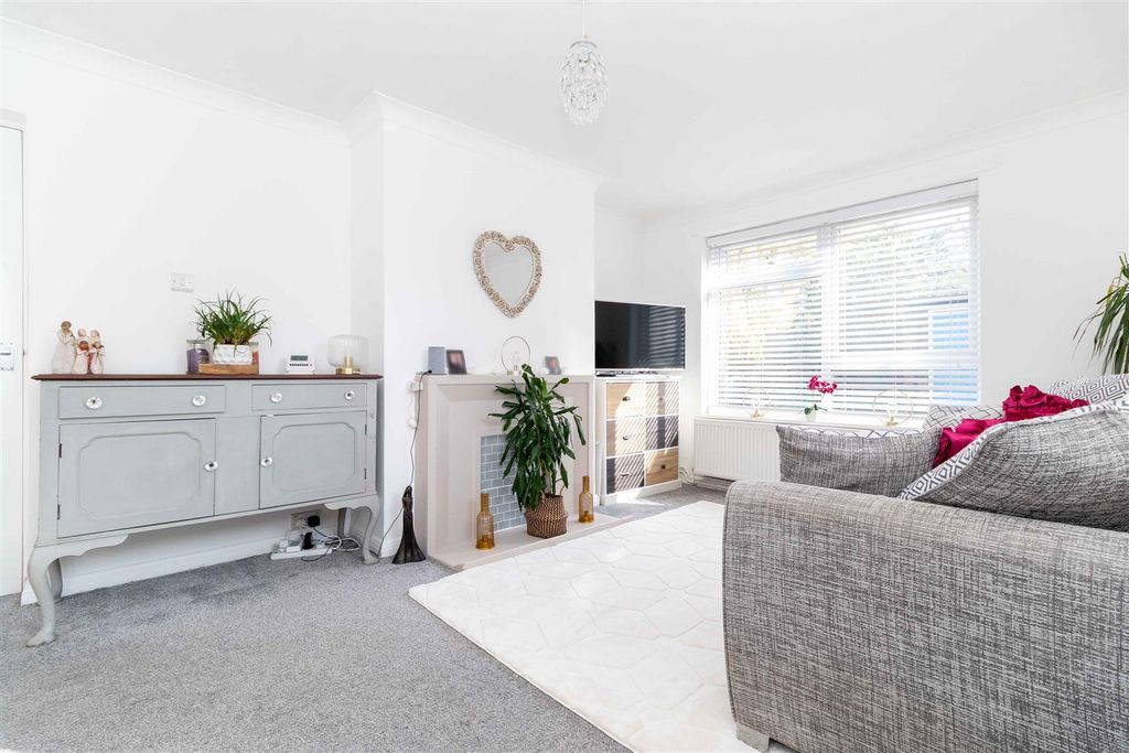 Property photo 2 of 12 Ecourt-3.Jpg