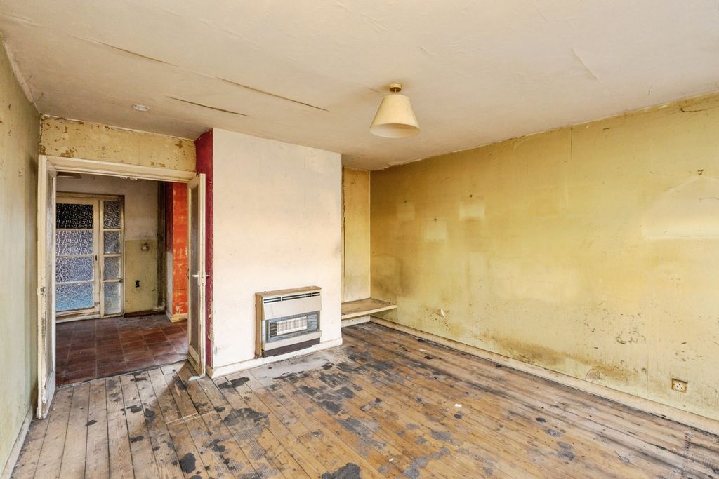 Property photo 2 of 12 Lounge