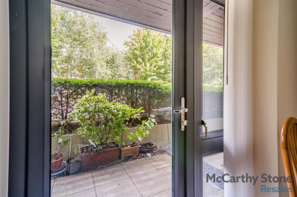 Property photo 3 of 25 8696652-Interior18.Jpg