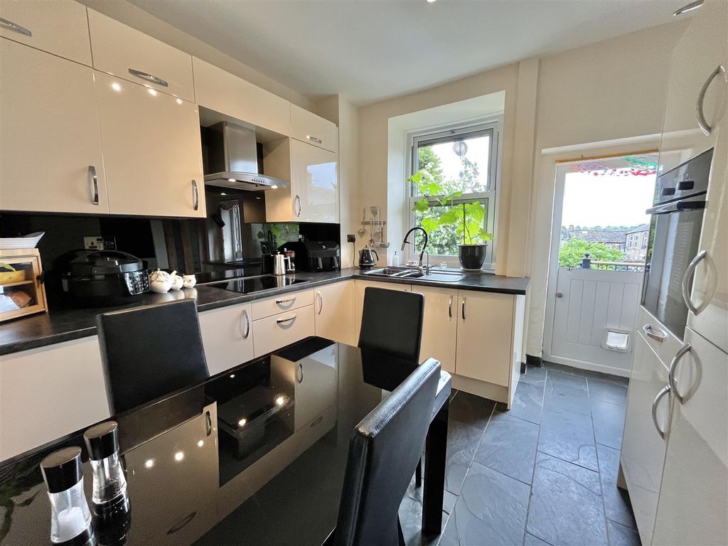 Property photo 2 of 15 Dining Kitchen