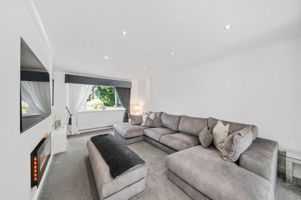 Property photo 2 of 41