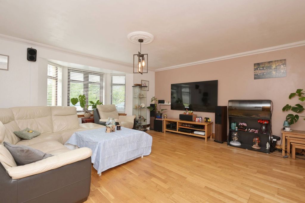 Property photo 2 of 30