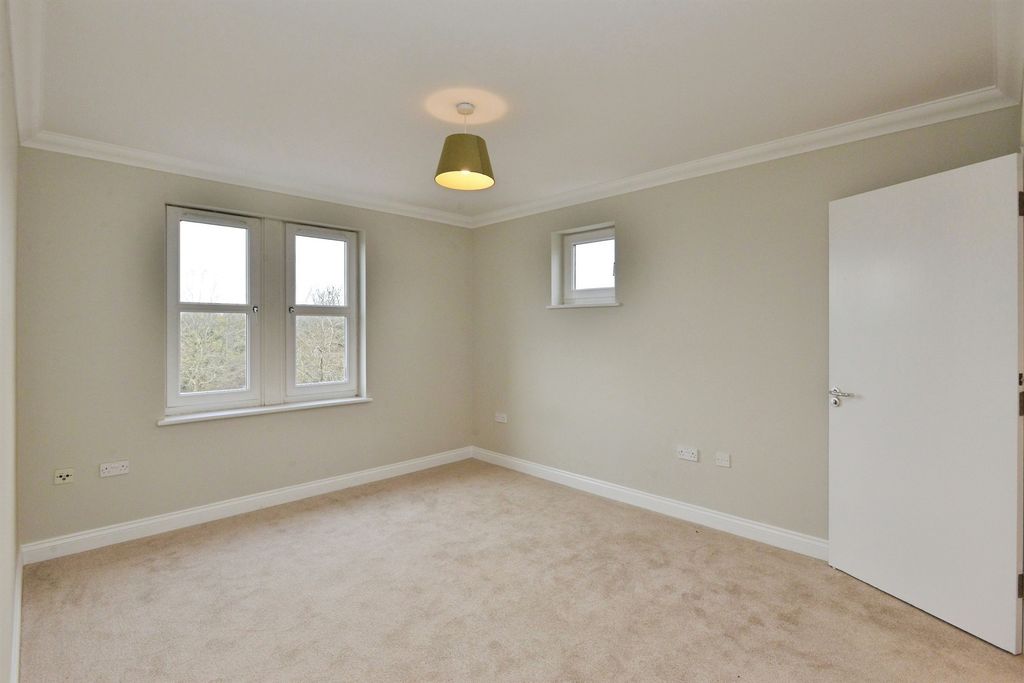 Additional image 9 of 4 bed flat for saleNorth Row, Milton Keynes MK9