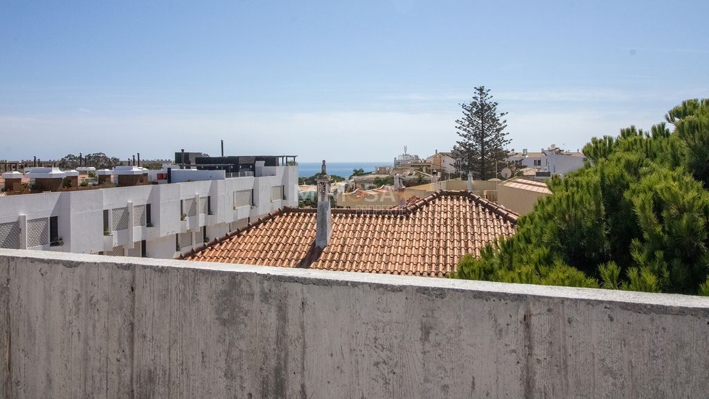 Property photo 2 of 32