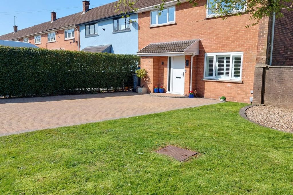 Property photo 2 of 32