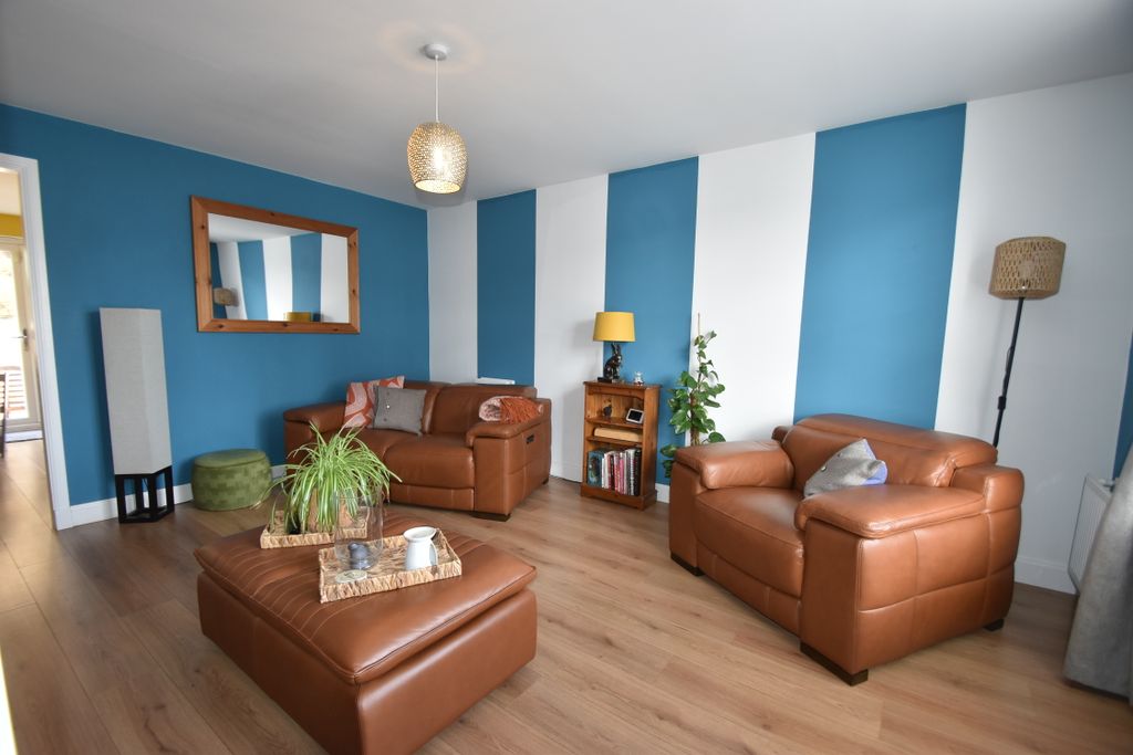 Property photo 2 of 25