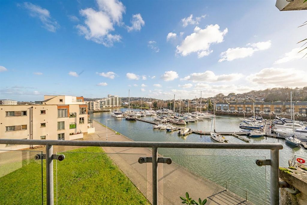 Property photo 2 of 10 Views