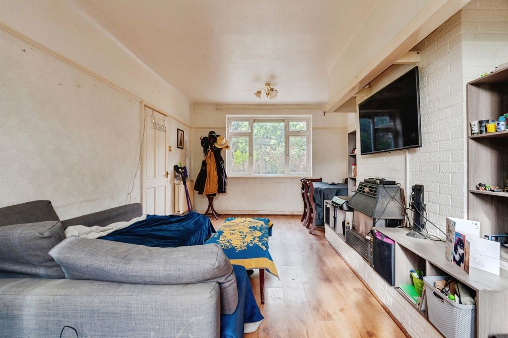 Property photo 3 of 19 Pbox-Img.Jpg