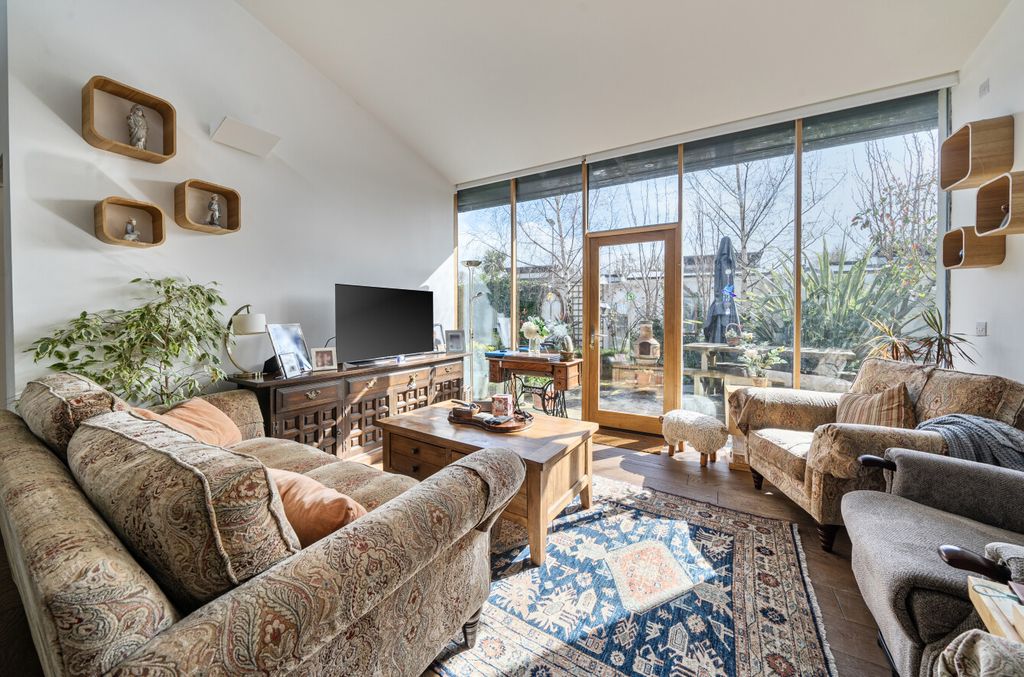 Property photo 3 of 11 1428806-11-69B42F...