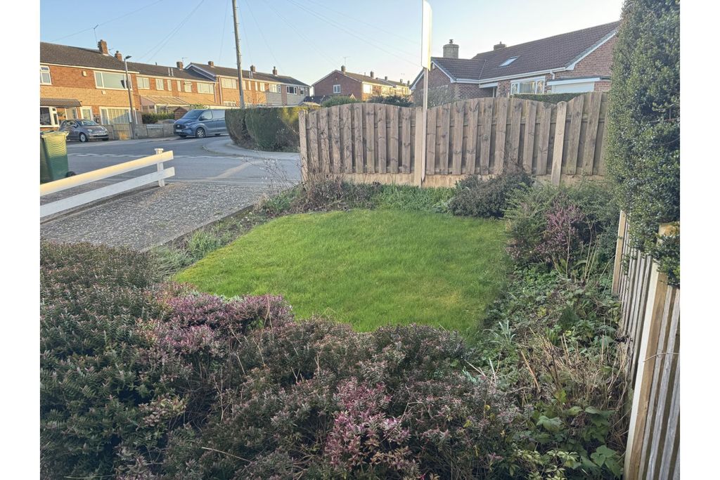 Property photo 2 of 17 Front Garden