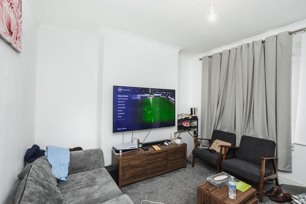 Property photo 2 of 26