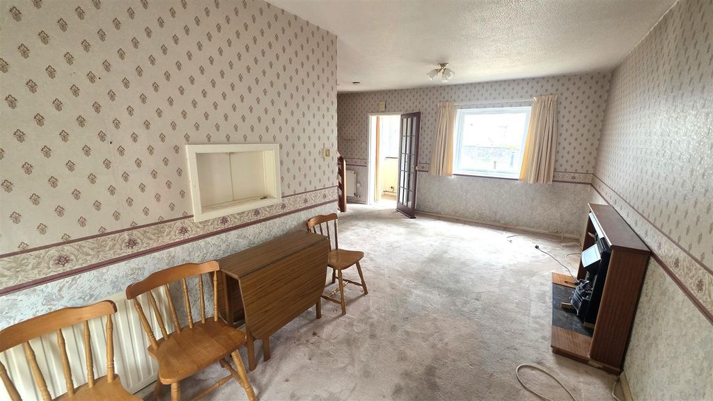Property photo 3 of 12 Dining Room.Jpg